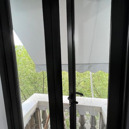 Luxury Apartment In Blloku Area Tiranë Luaran gambar