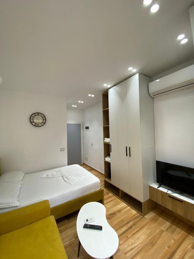 Luxury Apartment In Blloku Area Tiranë Luaran gambar